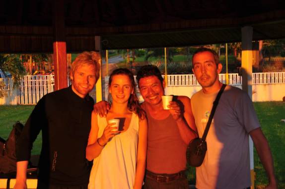Com o norueguês Trond, a belga Julie e o simpático guarda-parque na Isla Ometepe, no Lago de Nicarágua